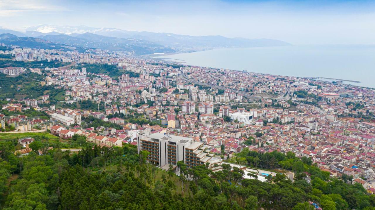特拉布宗丽笙酒店 外观 照片 View of Çekmeköy